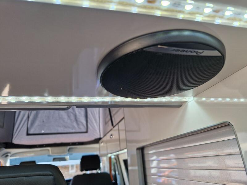 VOLKSWAGEN CAMPERVAN