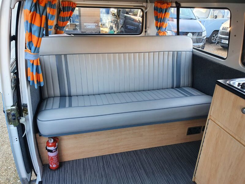 VOLKSWAGEN CAMPERVAN