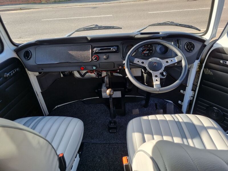 VOLKSWAGEN CAMPERVAN