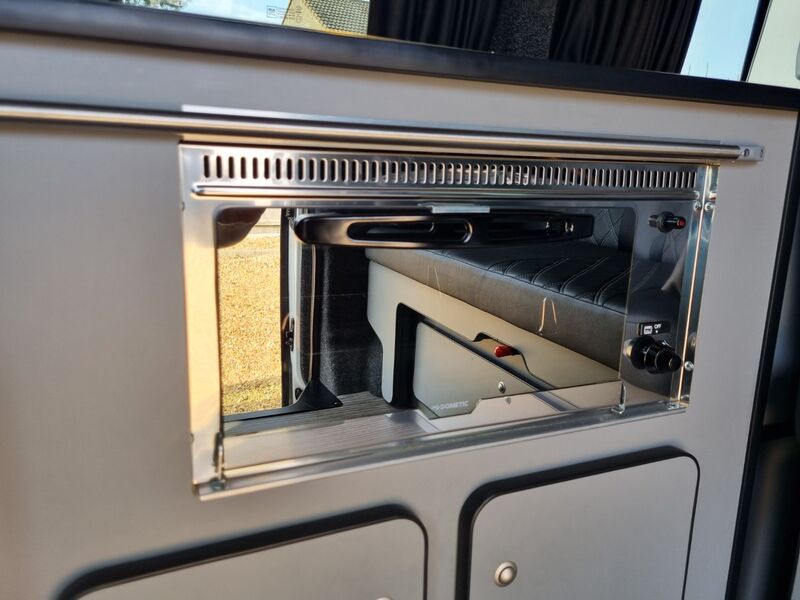 VOLKSWAGEN CAMPERVAN