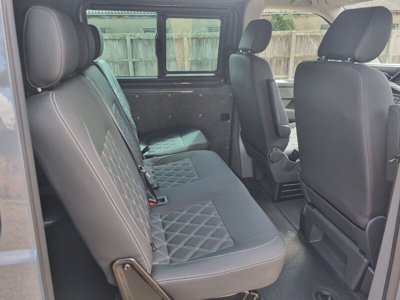 VOLKSWAGEN TRANSPORTER KOMBI