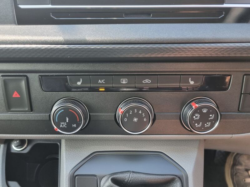 VOLKSWAGEN TRANSPORTER KOMBI