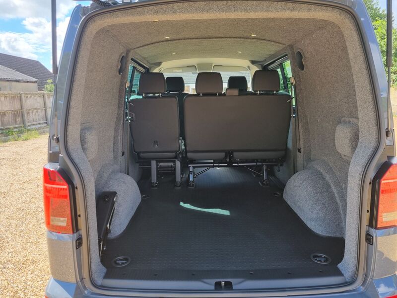 VOLKSWAGEN TRANSPORTER KOMBI