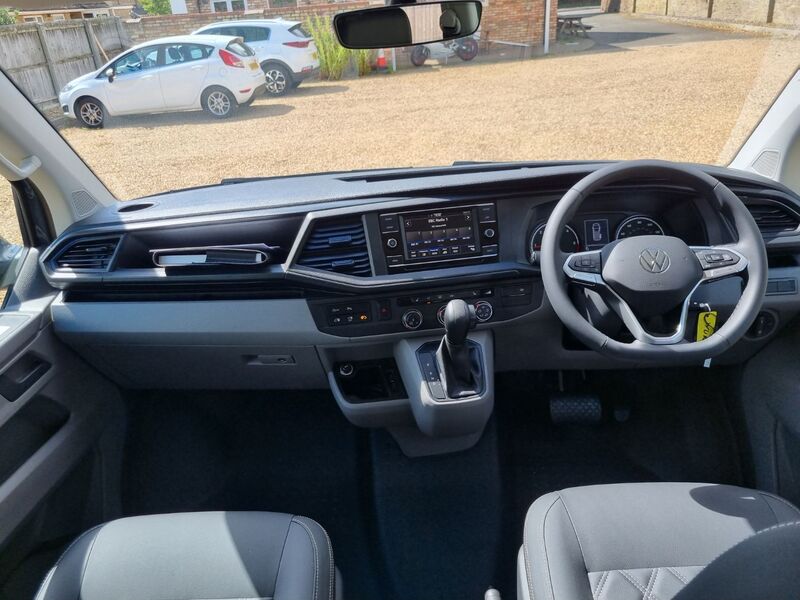 VOLKSWAGEN TRANSPORTER KOMBI