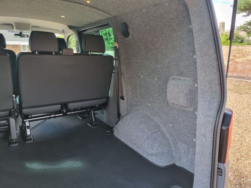 VOLKSWAGEN TRANSPORTER KOMBI
