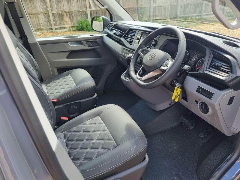 VOLKSWAGEN TRANSPORTER KOMBI