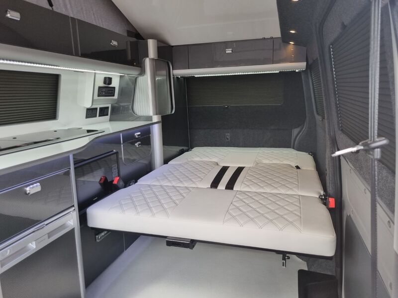 VOLKSWAGEN CAMPERVAN