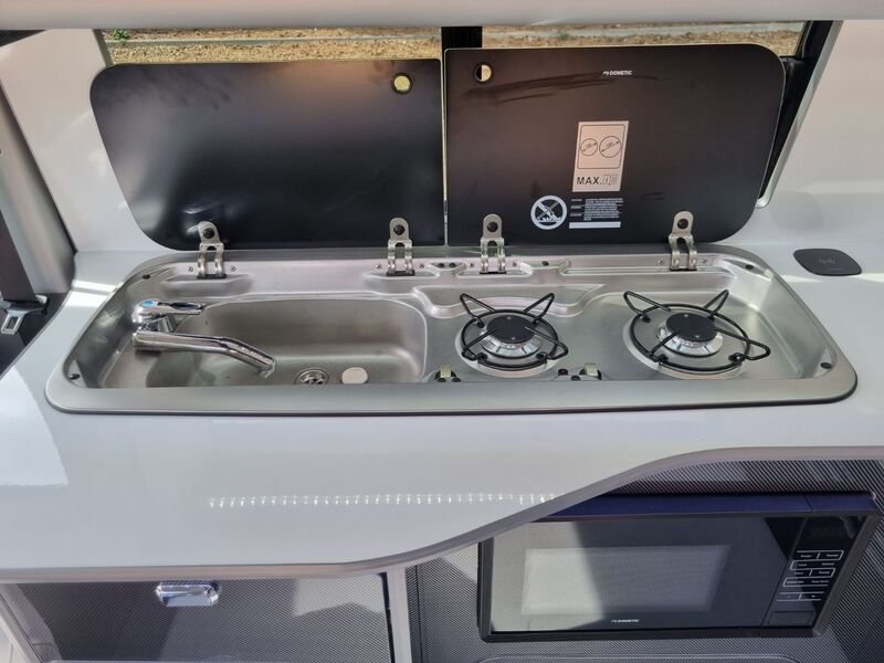 VOLKSWAGEN CAMPERVAN