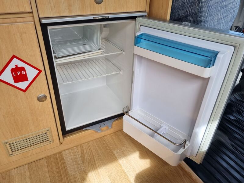 VOLKSWAGEN CAMPERVAN