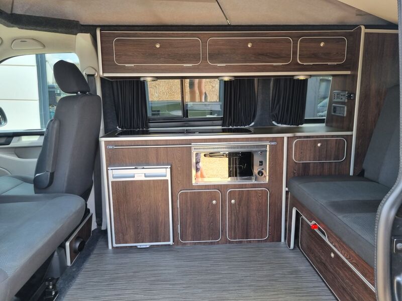 VOLKSWAGEN CAMPERVAN
