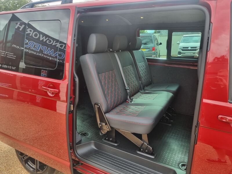 VOLKSWAGEN TRANSPORTER KOMBI