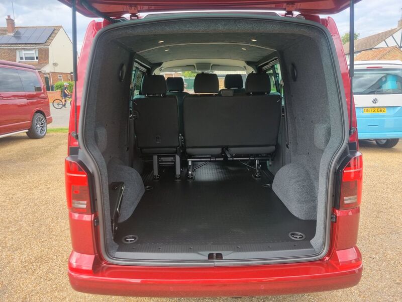 VOLKSWAGEN TRANSPORTER KOMBI