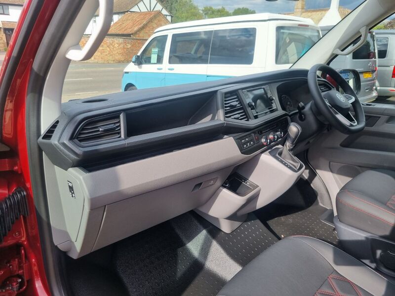 VOLKSWAGEN TRANSPORTER KOMBI