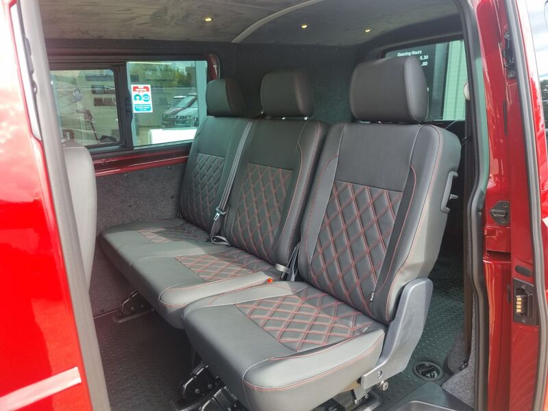 VOLKSWAGEN TRANSPORTER KOMBI