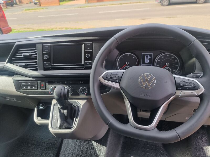 VOLKSWAGEN TRANSPORTER KOMBI