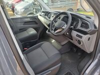 VOLKSWAGEN TRANSPORTER KOMBI