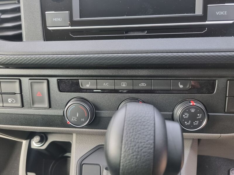 VOLKSWAGEN TRANSPORTER KOMBI