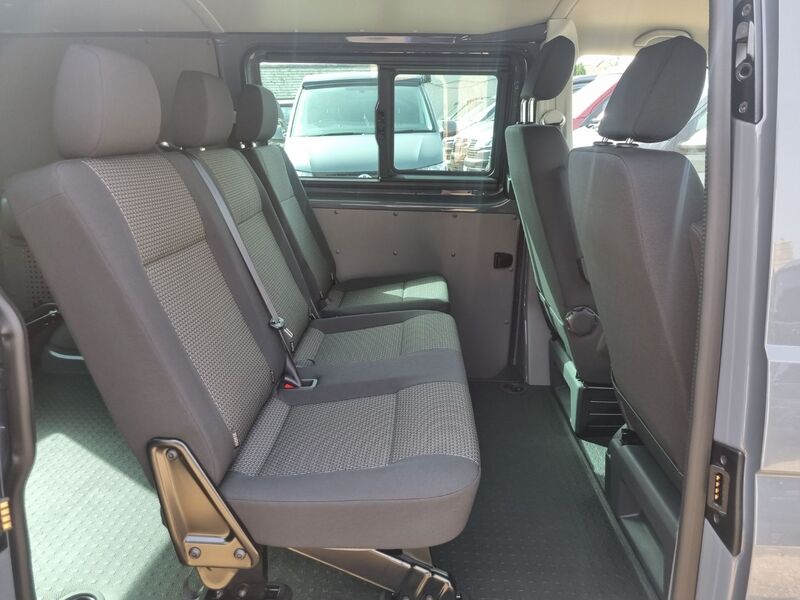 VOLKSWAGEN TRANSPORTER KOMBI