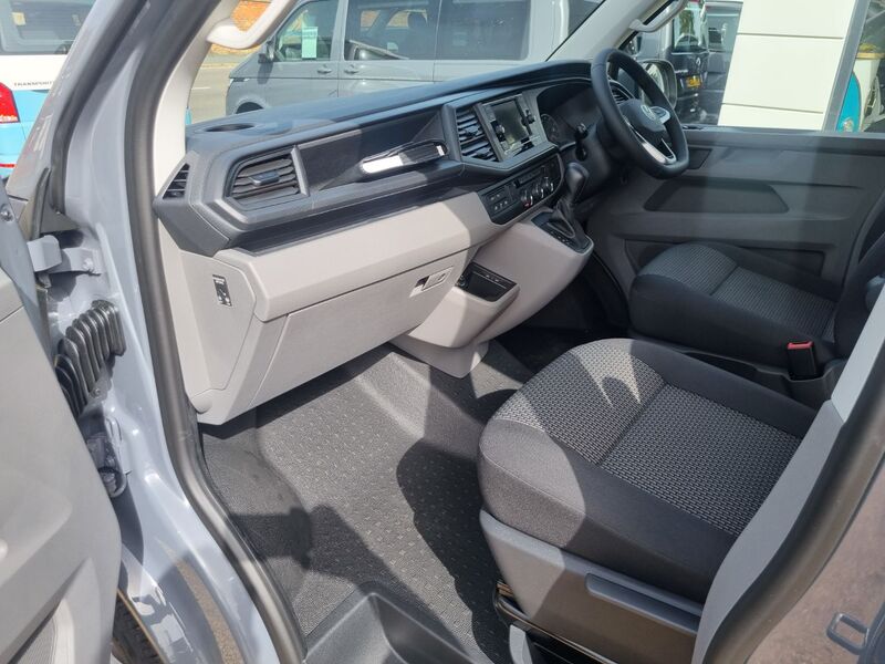 VOLKSWAGEN TRANSPORTER KOMBI