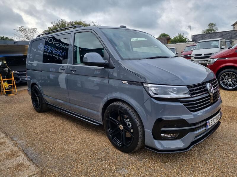VOLKSWAGEN TRANSPORTER KOMBI