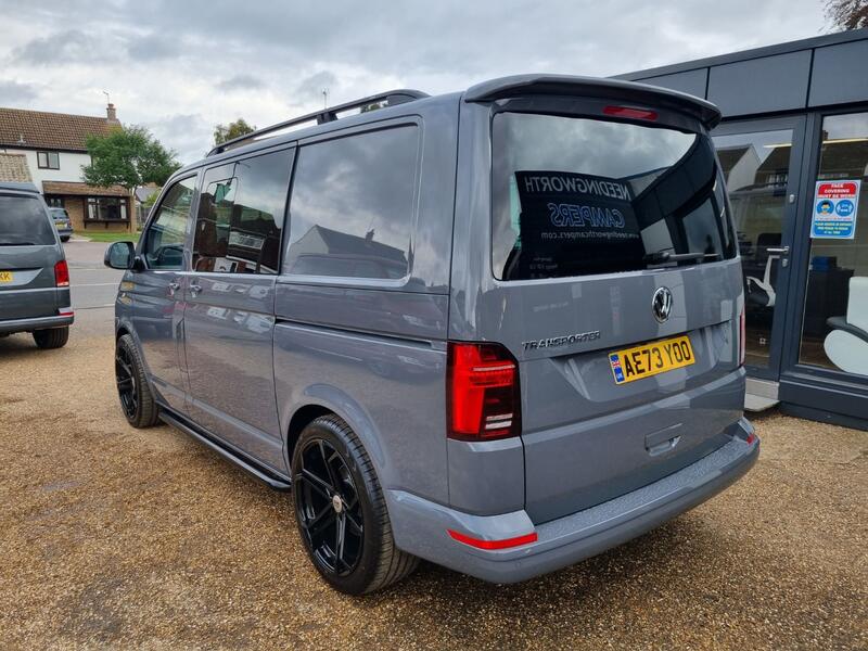 VOLKSWAGEN TRANSPORTER KOMBI