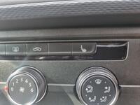 VOLKSWAGEN TRANSPORTER KOMBI