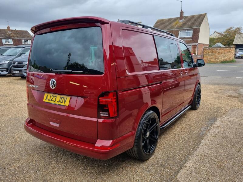 VOLKSWAGEN TRANSPORTER KOMBI