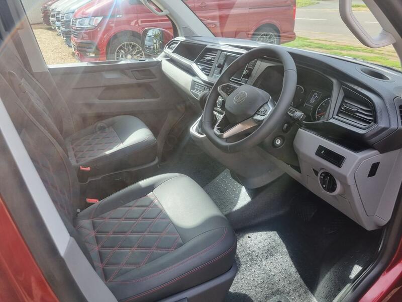 VOLKSWAGEN TRANSPORTER KOMBI